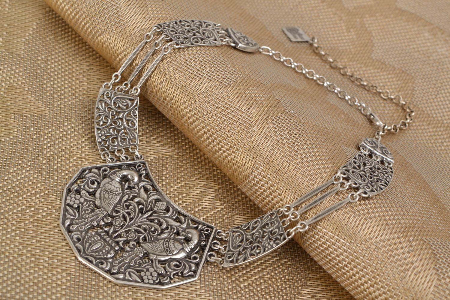 Beau collier de métal hypoallergénique ethnique fait main accessoire pour femme photo 1