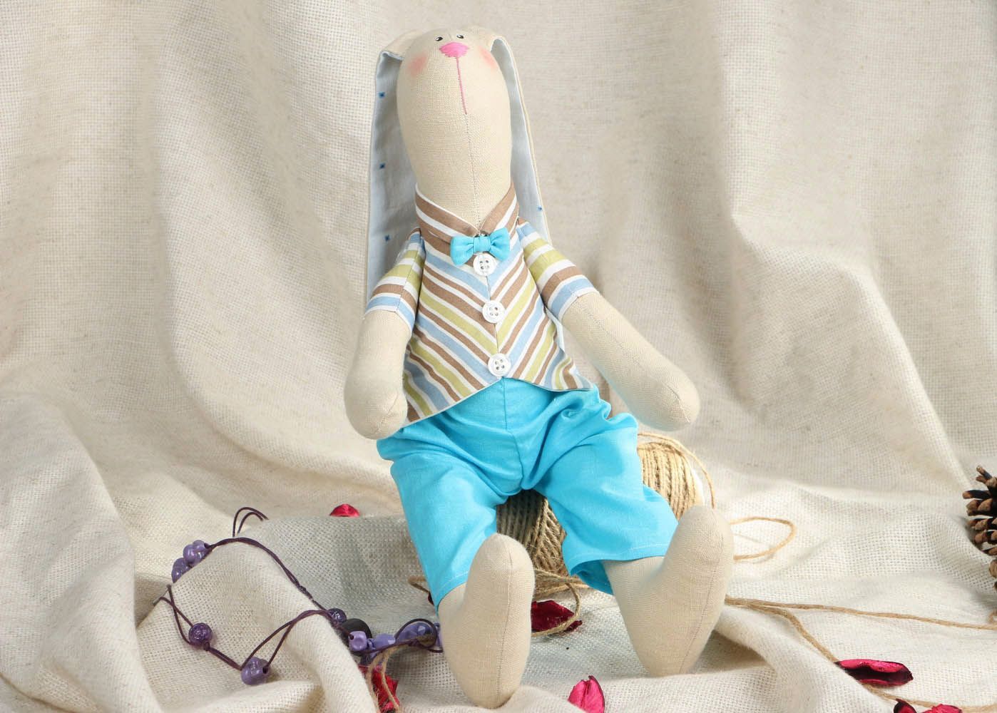 Текстильная игрушка интерьерная Застенчивый зайчик фото 5