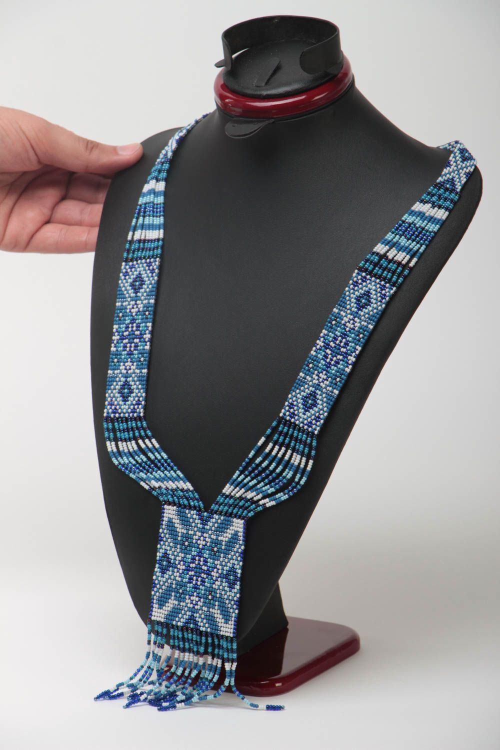 Collier en perles de rocaille bleu à motif fait main long style ethnique photo 5