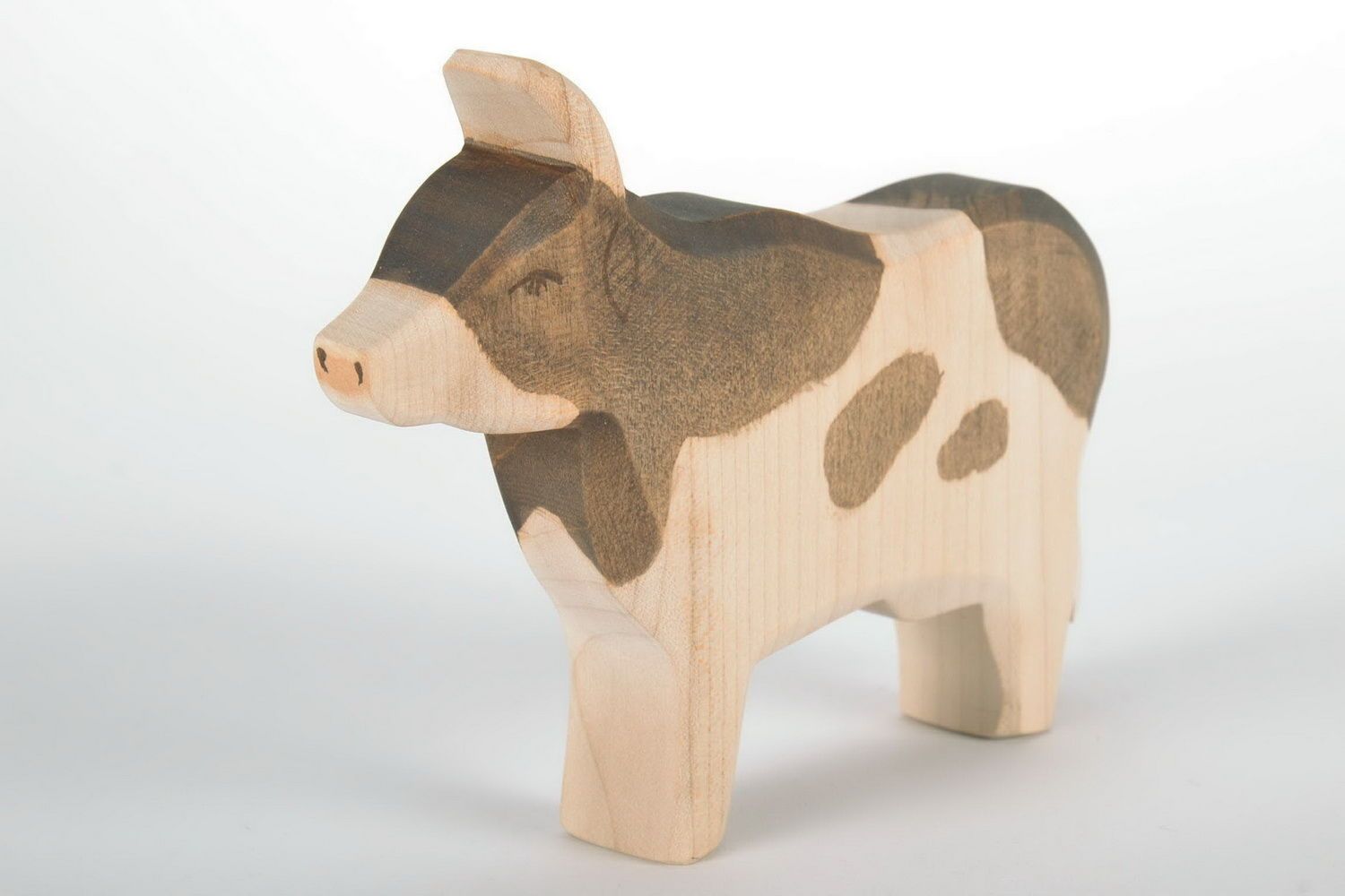 Estatueta de madeira de carvalho Pequena vaca foto 3