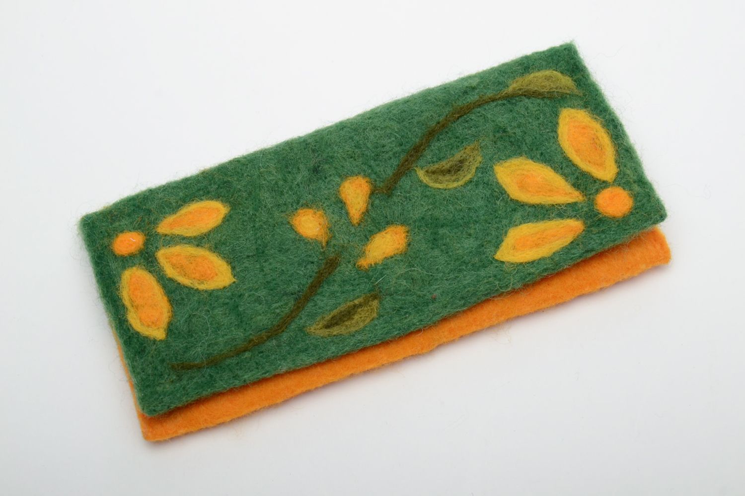 Wool felt wallet with ornament and magnet fastener photo 2