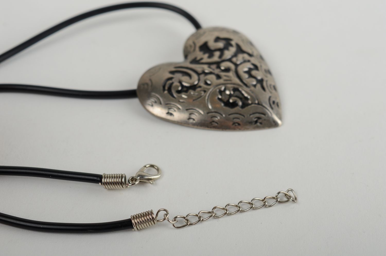Handmade heart pendant metal jewelry for women metal pendant for girls photo 2
