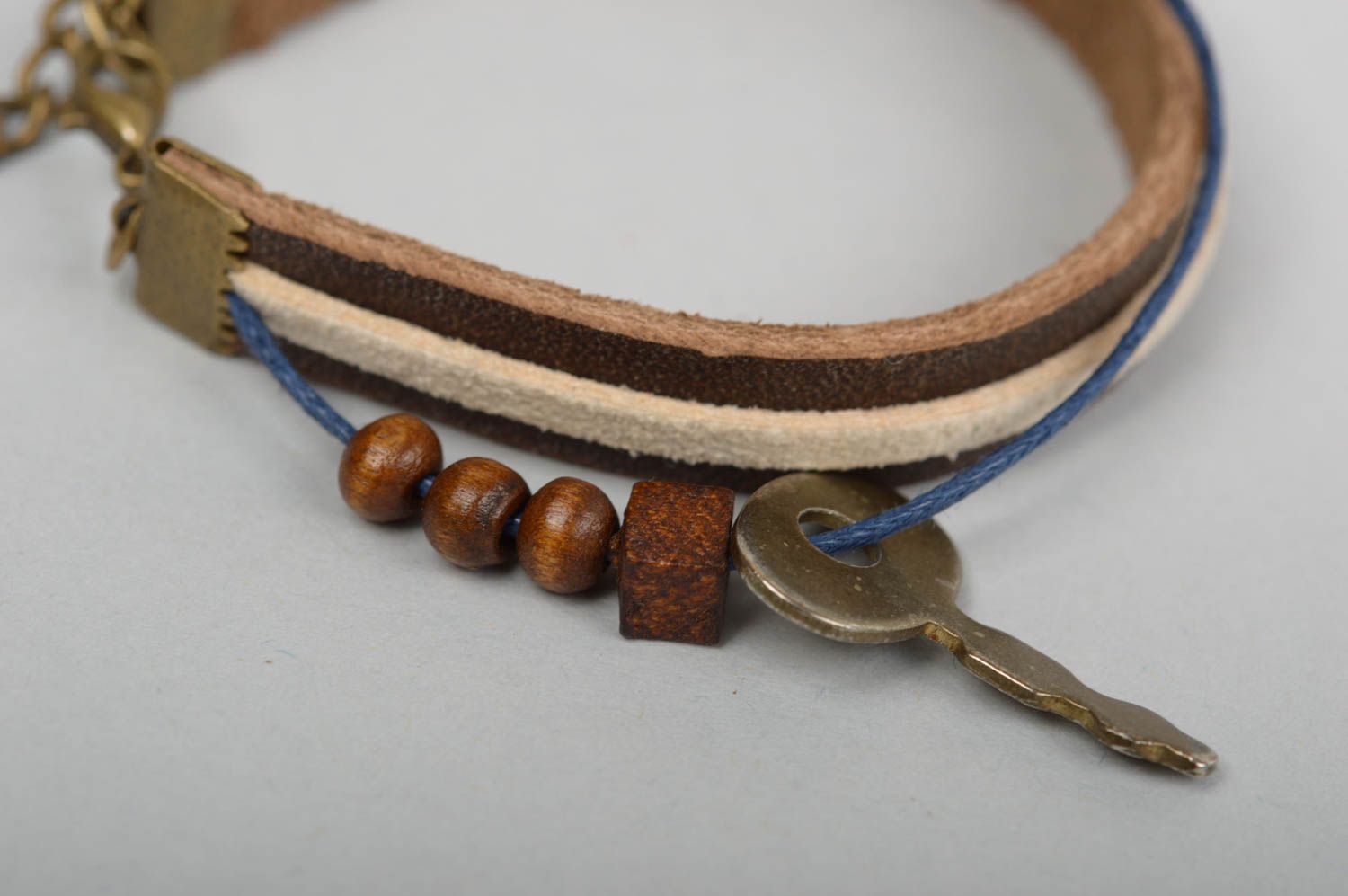 Bracelet avec clé Bijou fait main en cuir marron original Cadeau pour femme photo 3