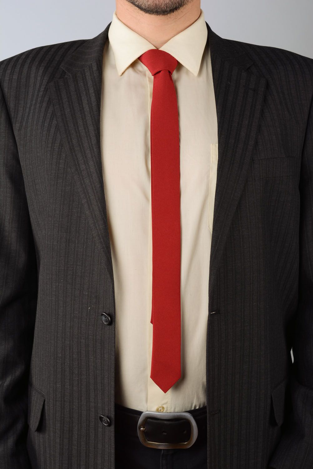 Cravate fine rouge en gabardine faite main  photo 1