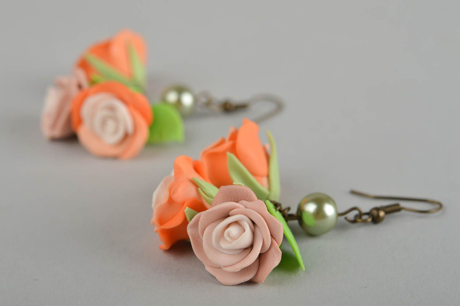Modeschmuck Ohrhänger Handmade Ohrringe exklusives Geschenk für Frauen mit Rosen foto 1