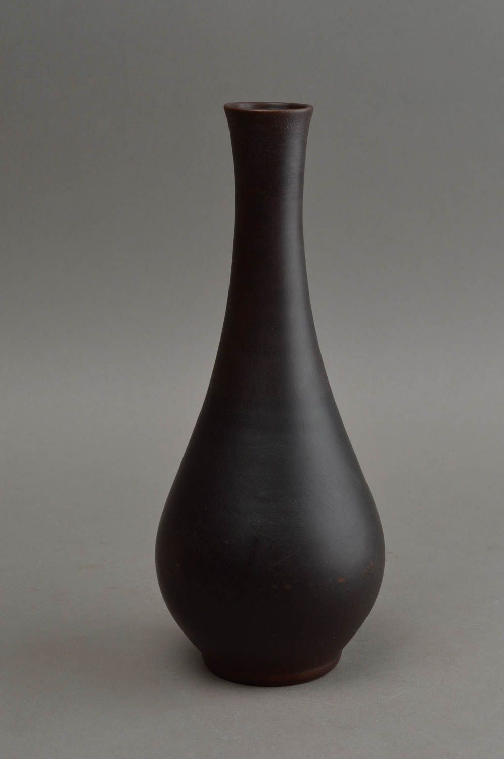 Vase décoratif fait main long en céramique noir original pour intérieur photo 2