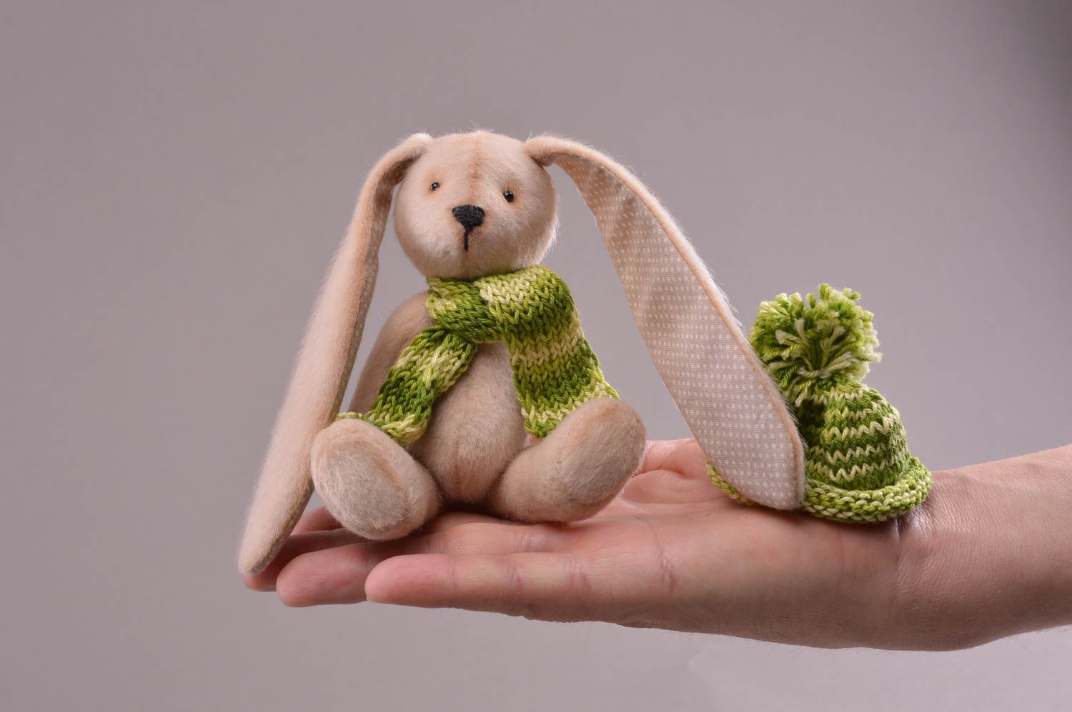 Handgemachtes Kuscheltier Hase aus Pelz Designer Spielzeug für Kinder und Dekor foto 4