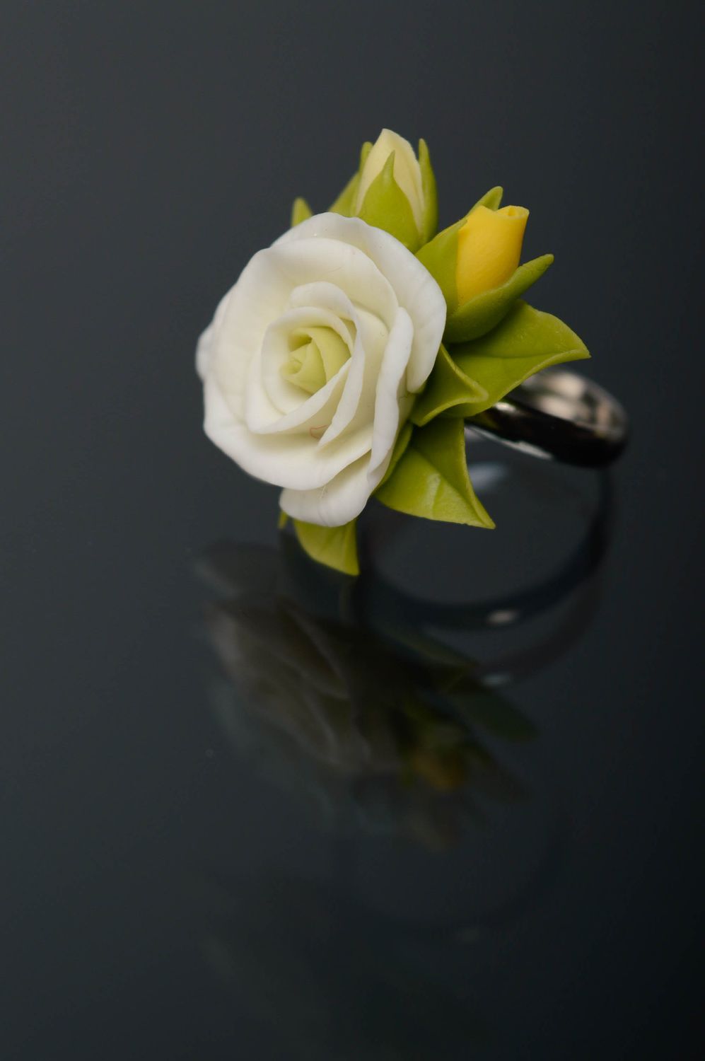 Кольцо цветок из полимерной глины  фото 4