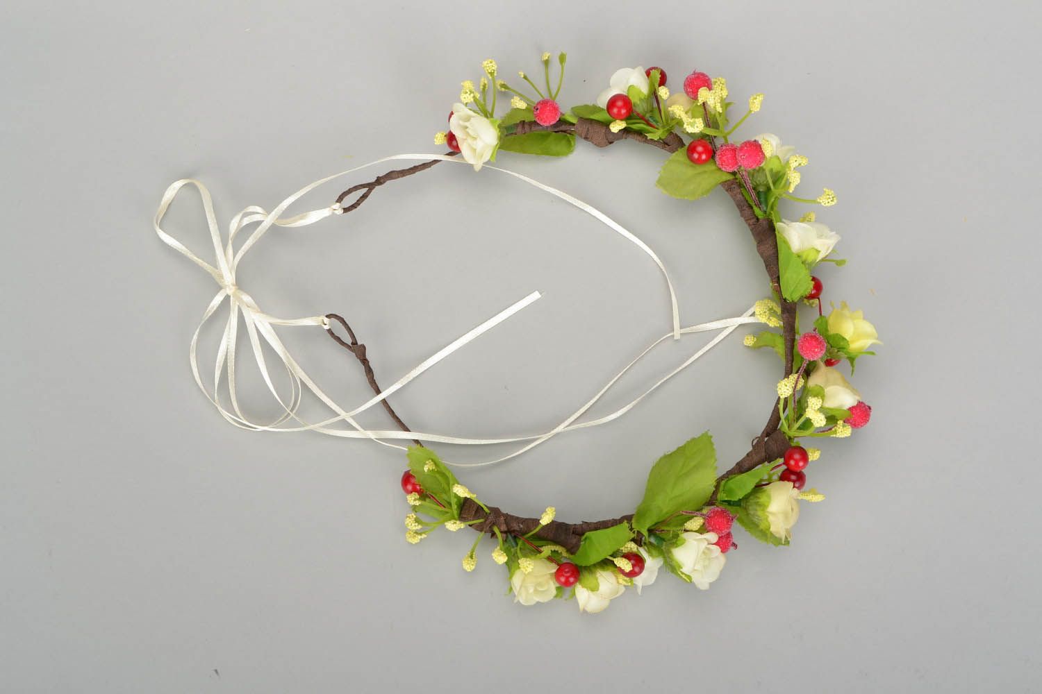 Hair band with berries and flowers photo 3