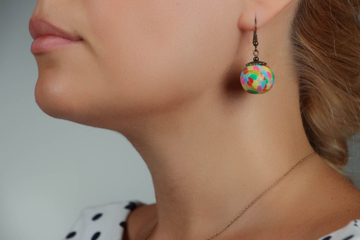 Boucles d'oreilles pendantes Boules multicolores  photo 5