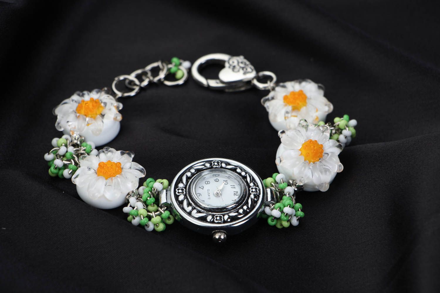 Künstlerische Damenarmbanduhr mit Blumen Kamillen foto 1