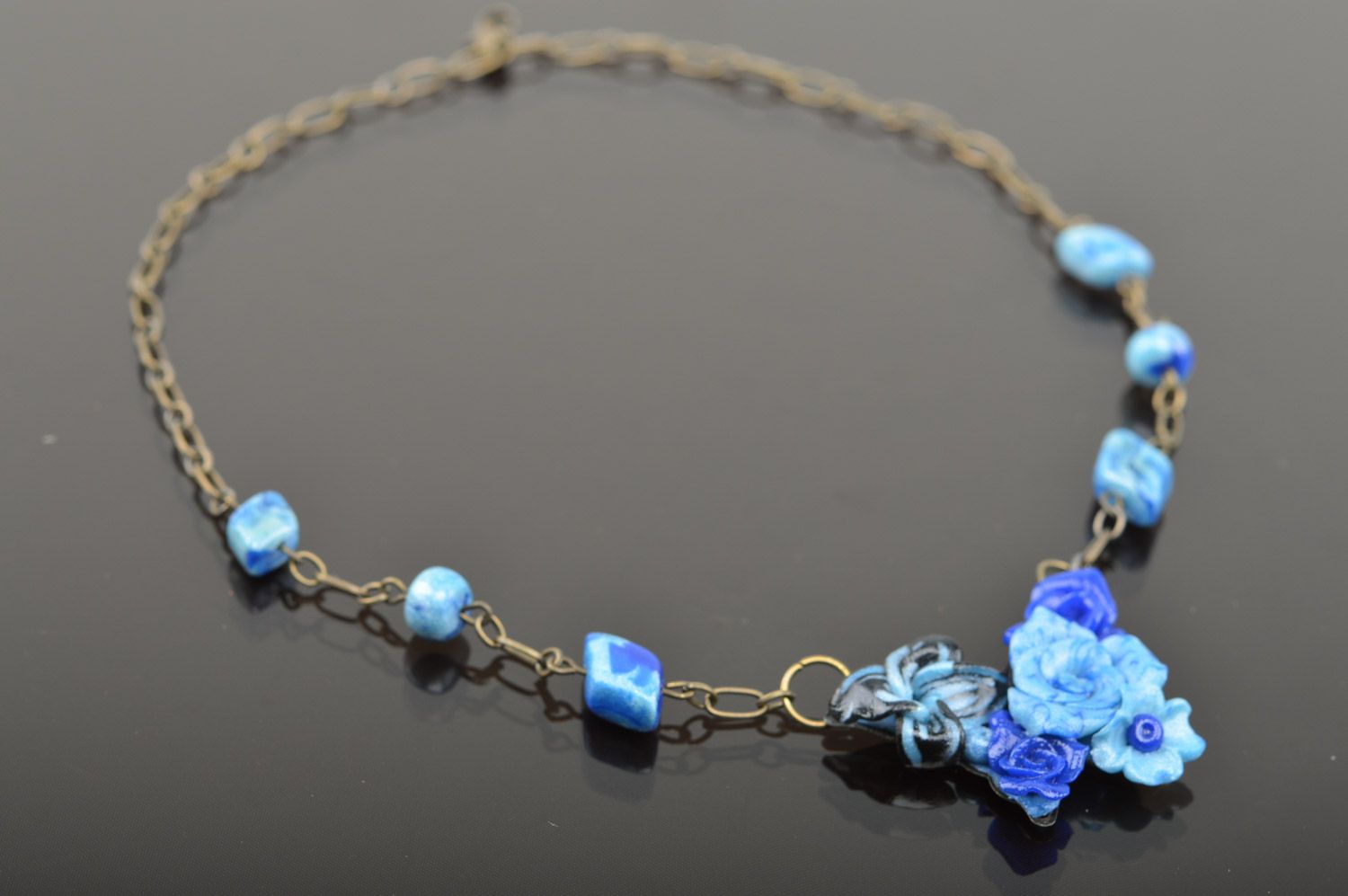 Ожерелье из полимерной глины на металлической цепочке ручной работы Синие розы фото 2