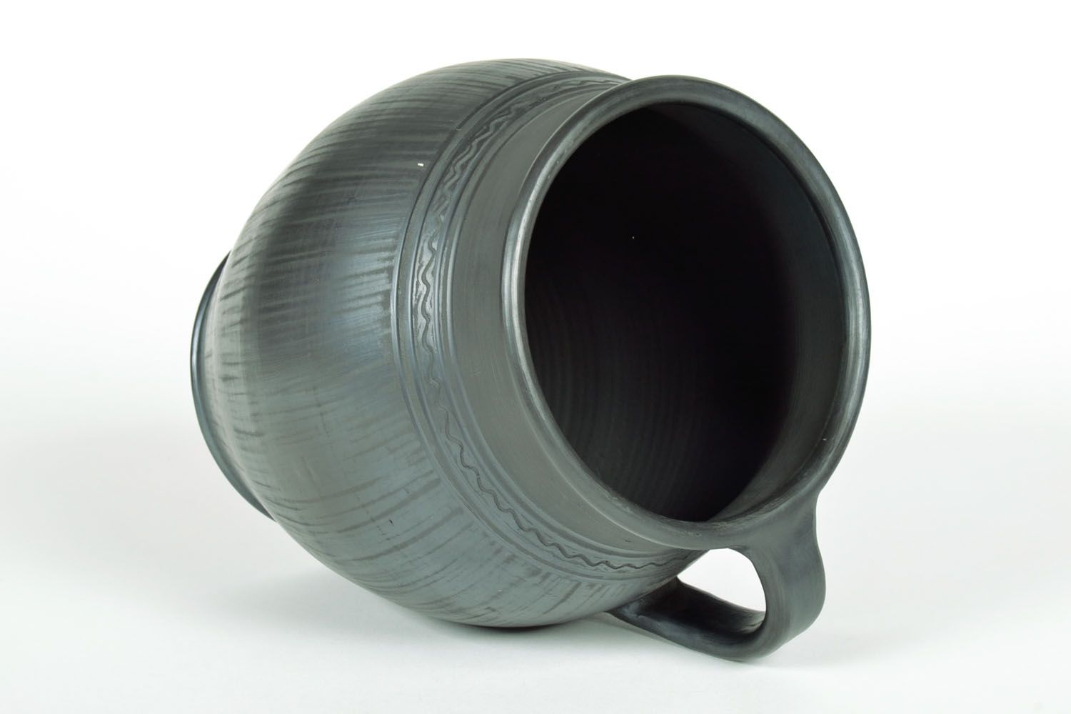 Jarro de cerámica negra ahumada foto 3