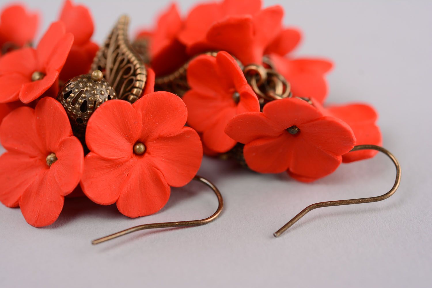 Polymerton Ohrringe mit Anhängern Rote Blüten foto 4