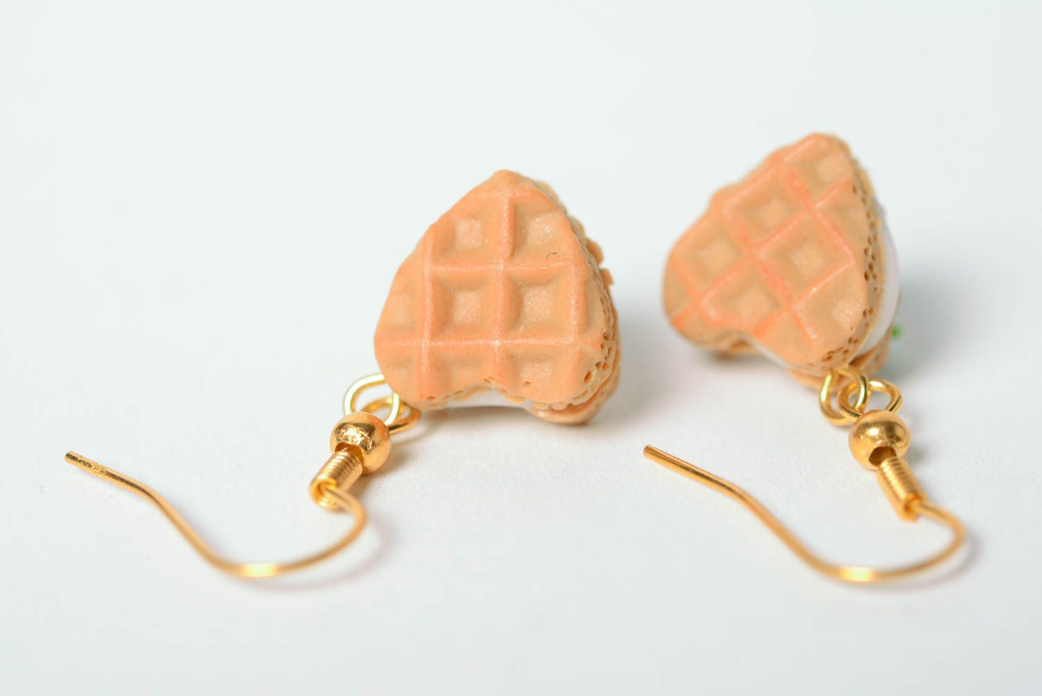 Handmade polymer clay colorful dangling earrings tiny heart-shaped cakes photo 5