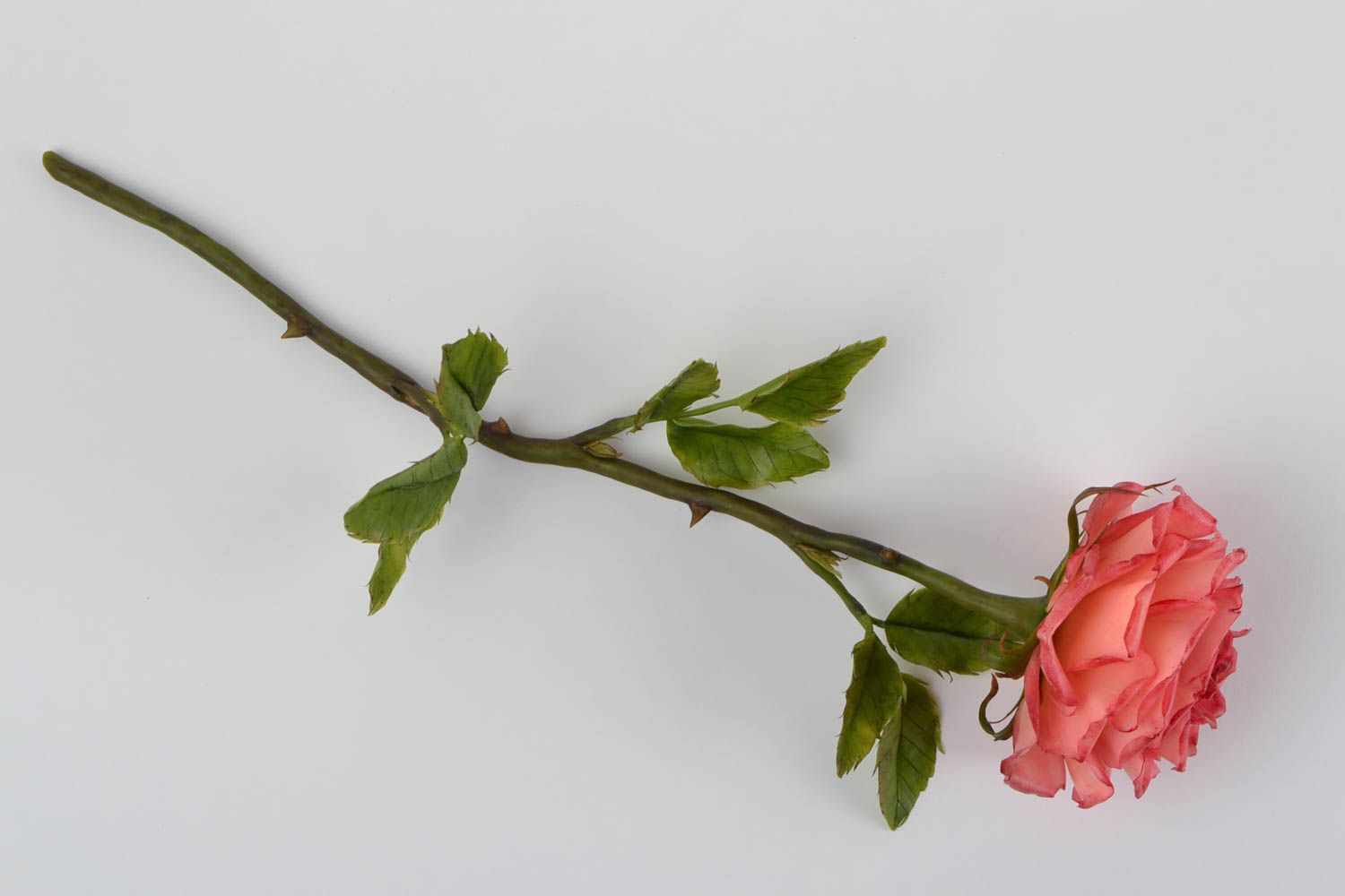 Декоративный цветок из холодного фарфора роза алая на ножке ручная работа фото 3