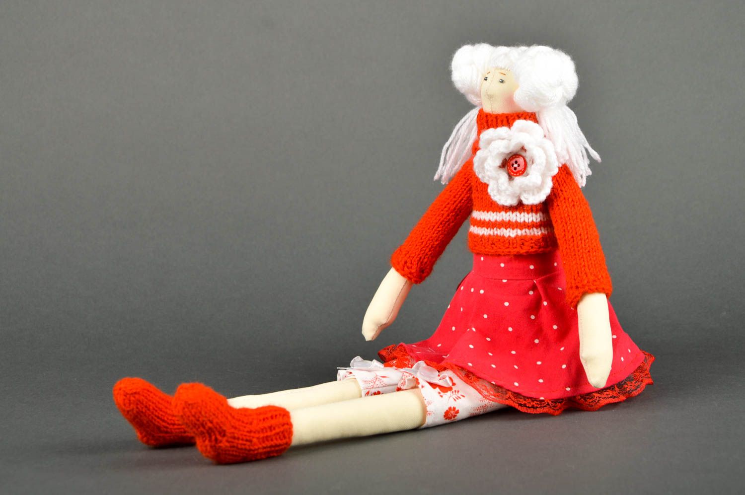 Poupée fait main robe rouge joli Jouet pour fille Cadeau original en tissu photo 2