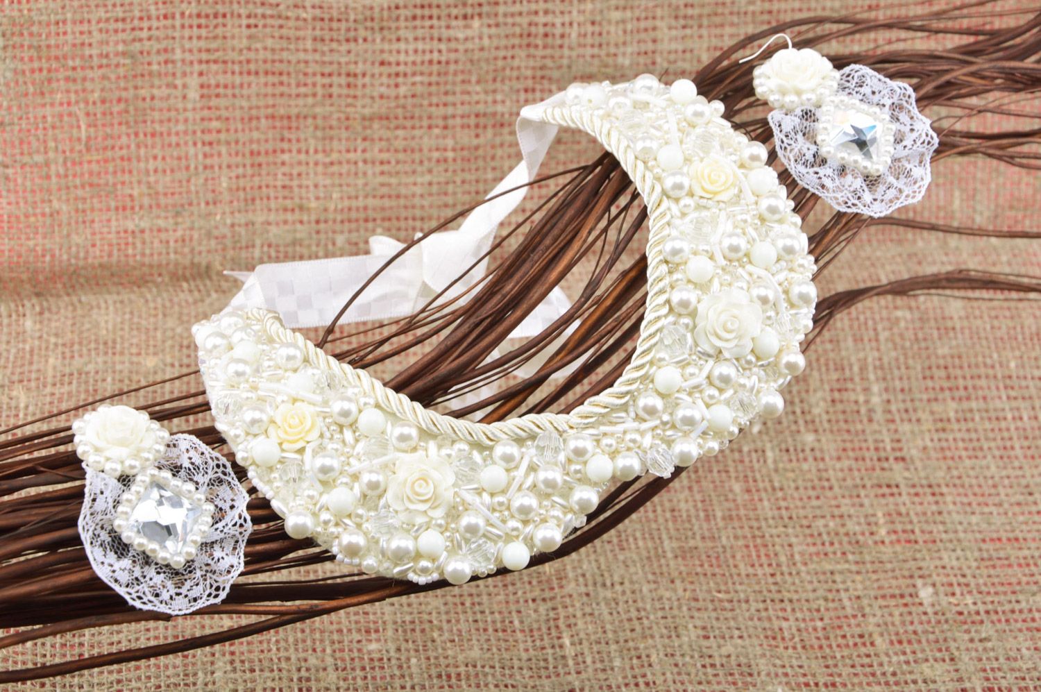 Beige Schmuck Set handmade Ohrringe mit Anhängern und schönes Kragen Collier für Damen foto 5