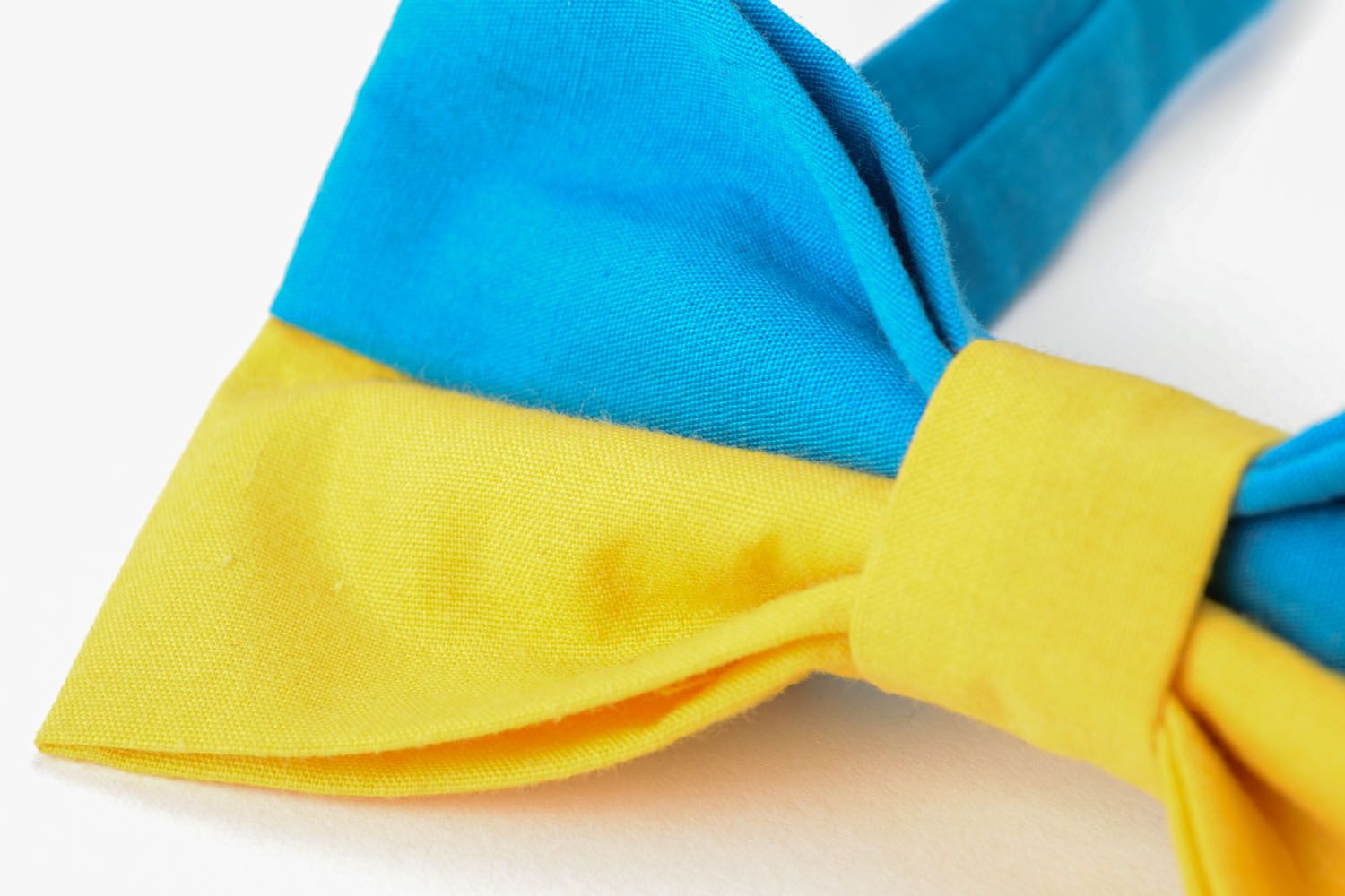Желто-голубой галстук-бабочка фото 4