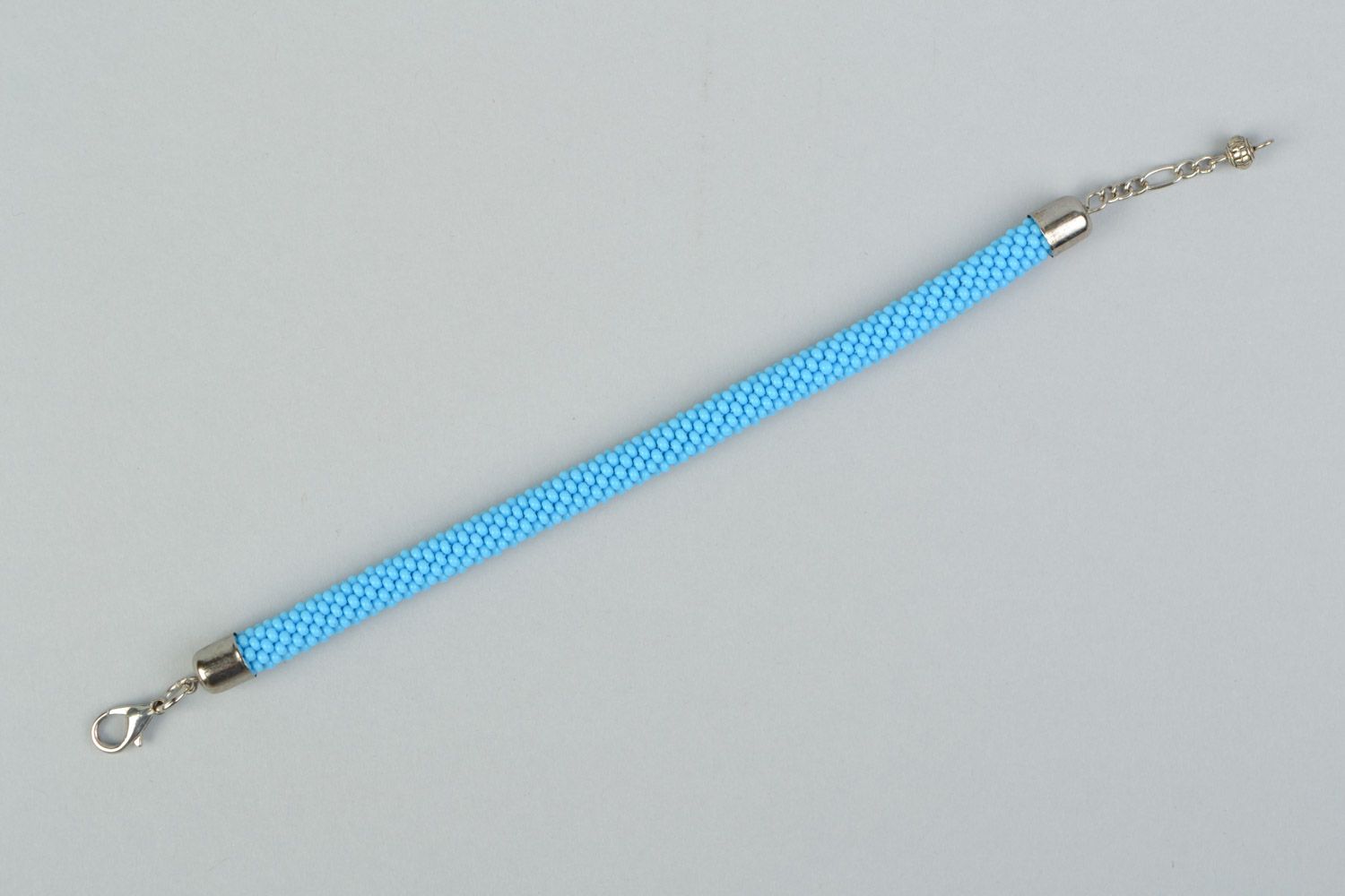 Bracelet crocheté en perles de rocaille tchèques bleu ciel original fait main photo 5