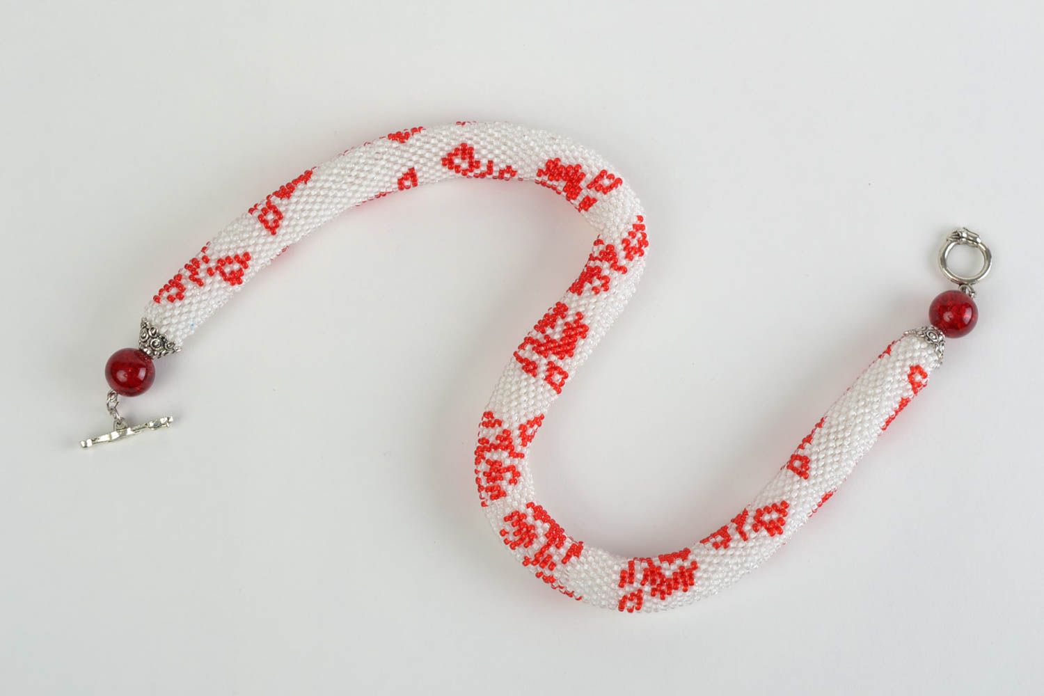 Collar de abalorios trenzado a ganchillo con forma de cuerda Rosa roja  foto 2
