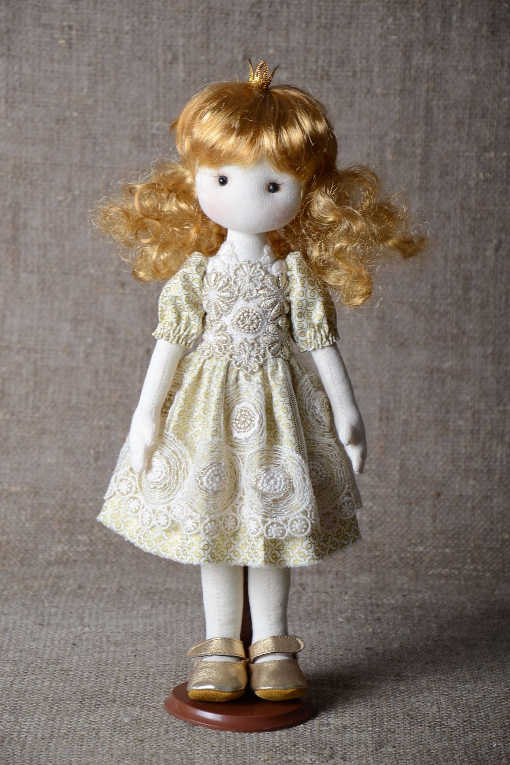 Кукла ручной работы тряпичная кукла на подставке авторская кукла для декора фото 1