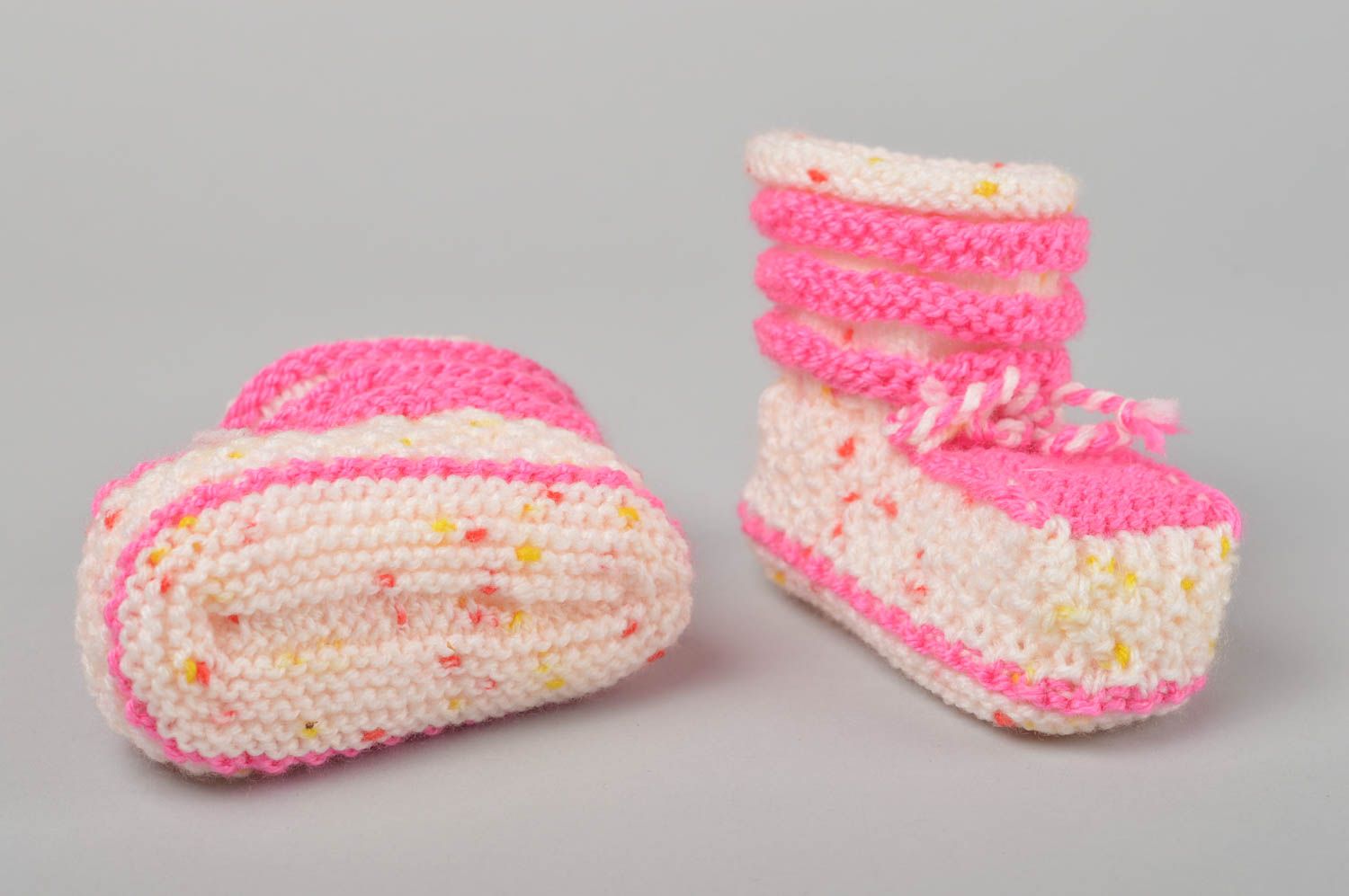 Chaussons de bébé au crochet faits main roses en fils de coton Vêtement bébé photo 3