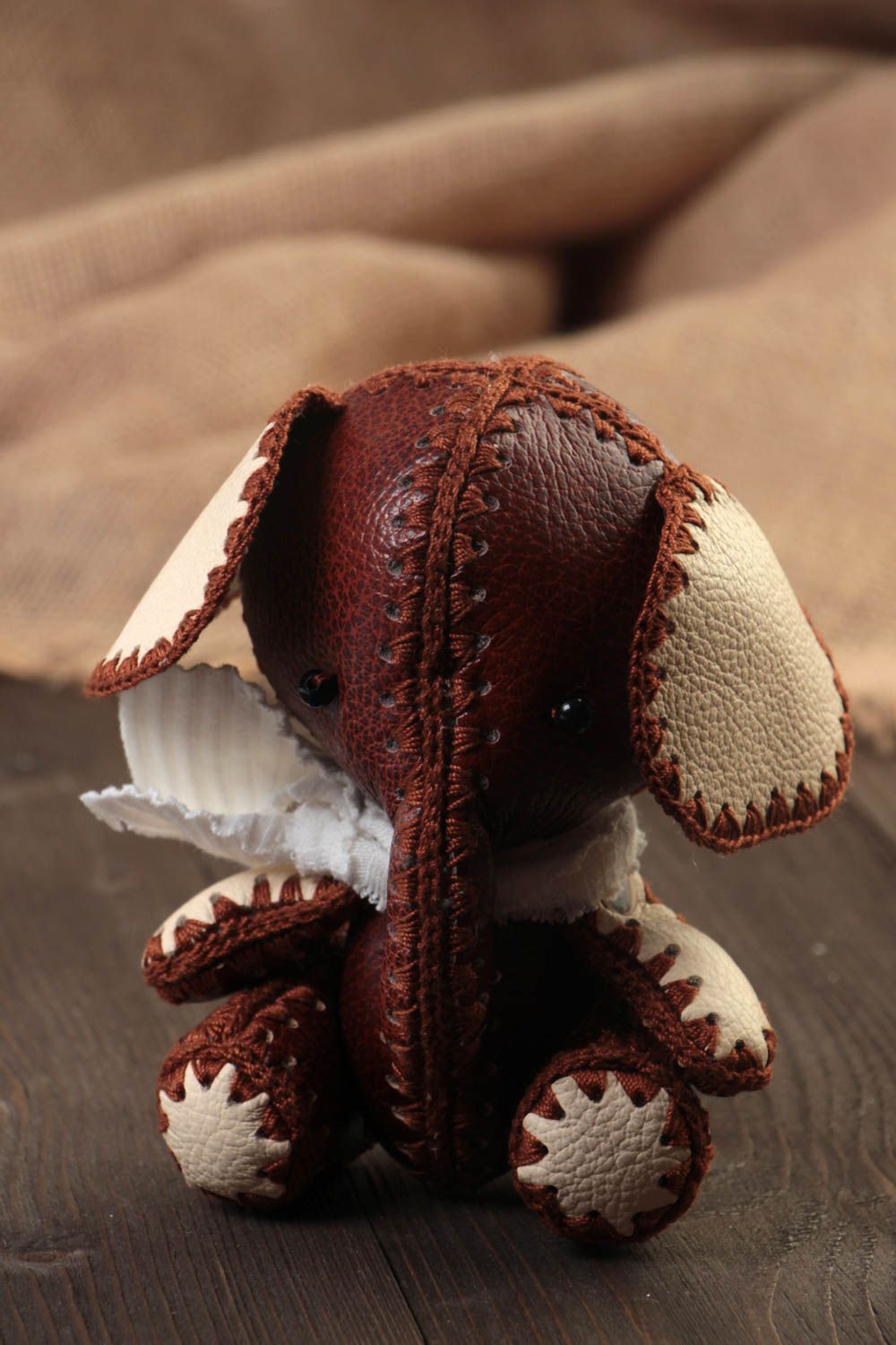 Peluche en cuir éléphant marron faite main originale cadeau pour enfant photo 1