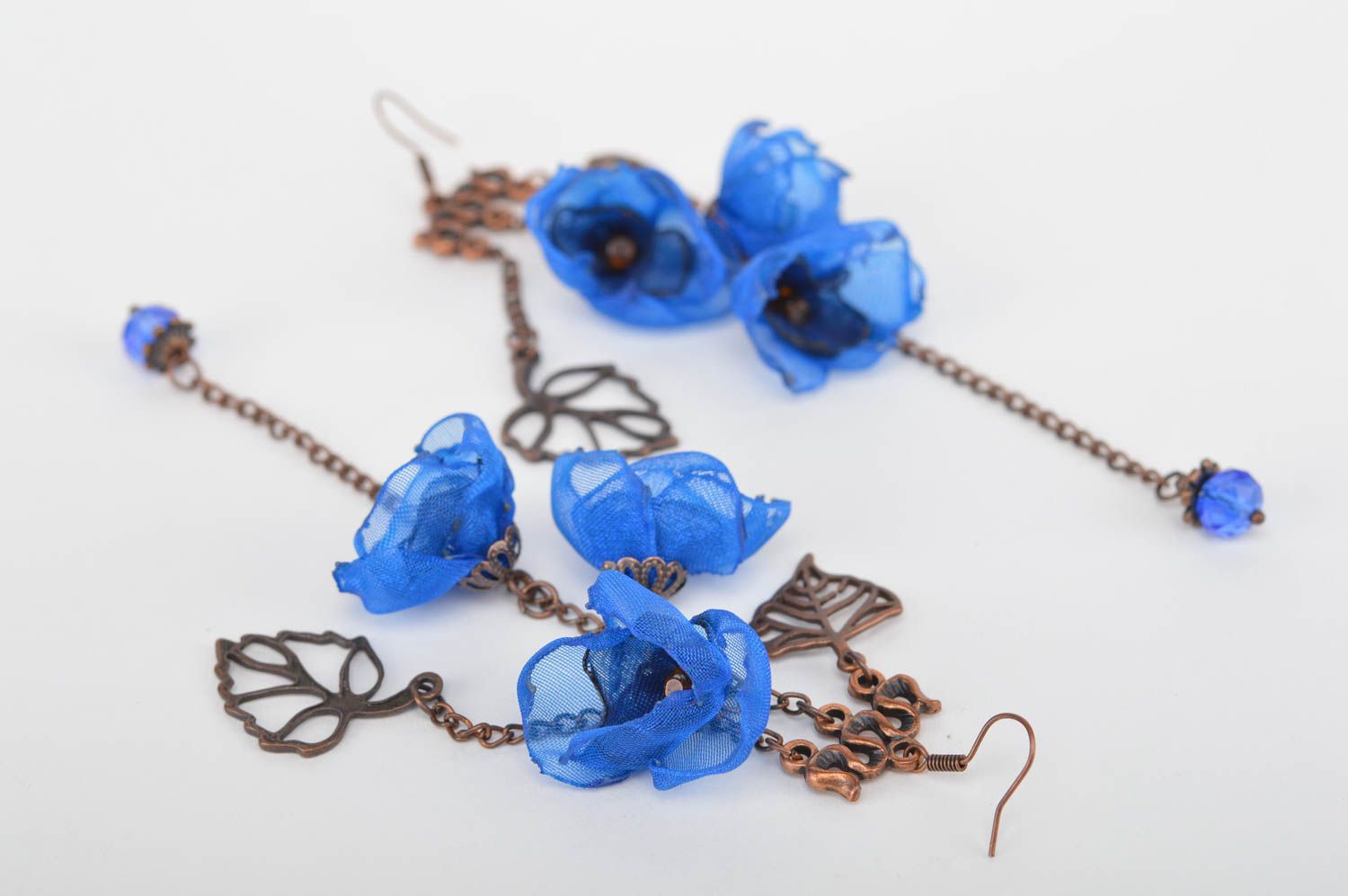 Серьги в виде цветов из шифона ручной работы авторские синие с подвесками фото 5
