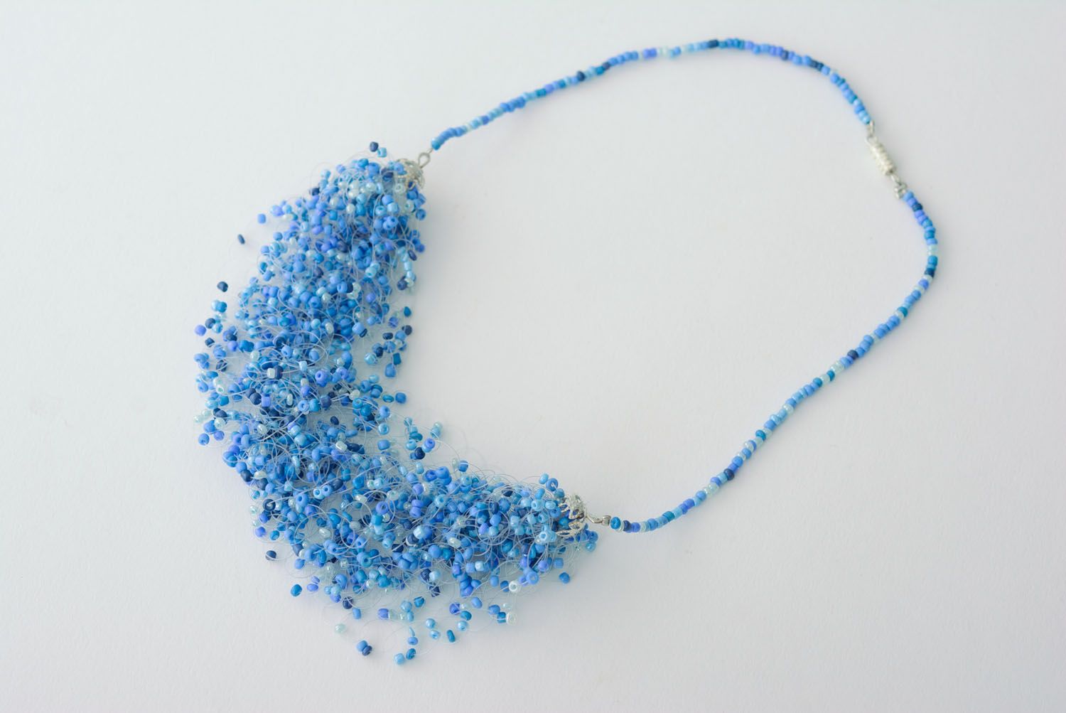 Blue beaded necklace photo 3