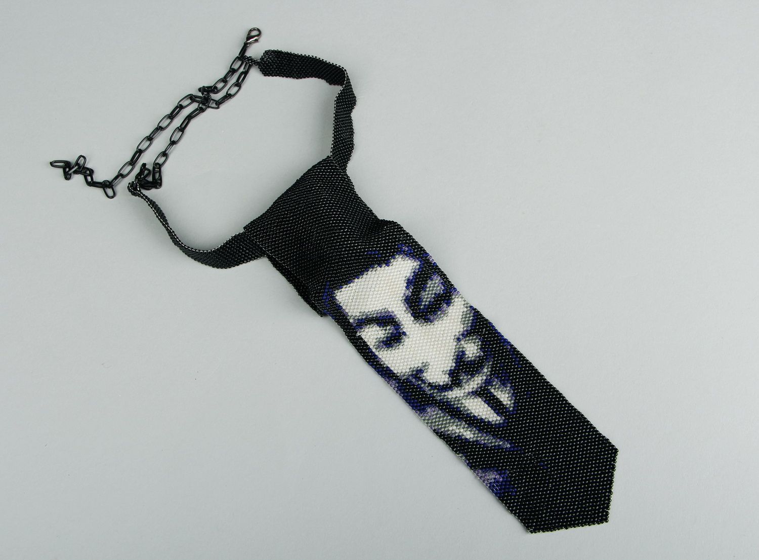 Beaded tie Guy Fawkes mask photo 2