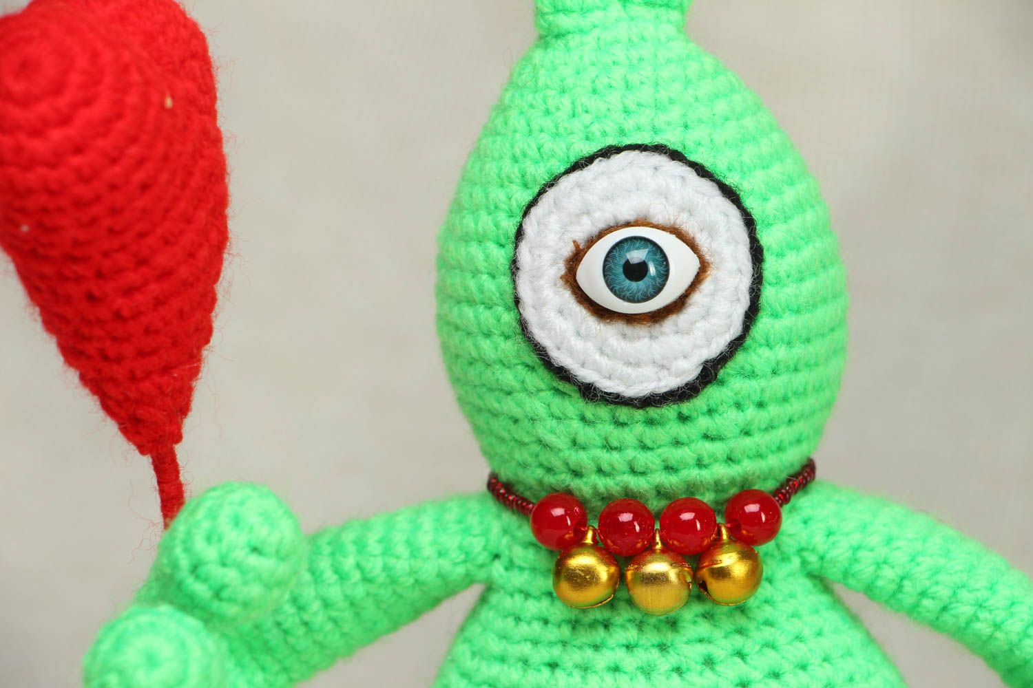 Мягкая игрушка вязаная Инопланетянин фото 2