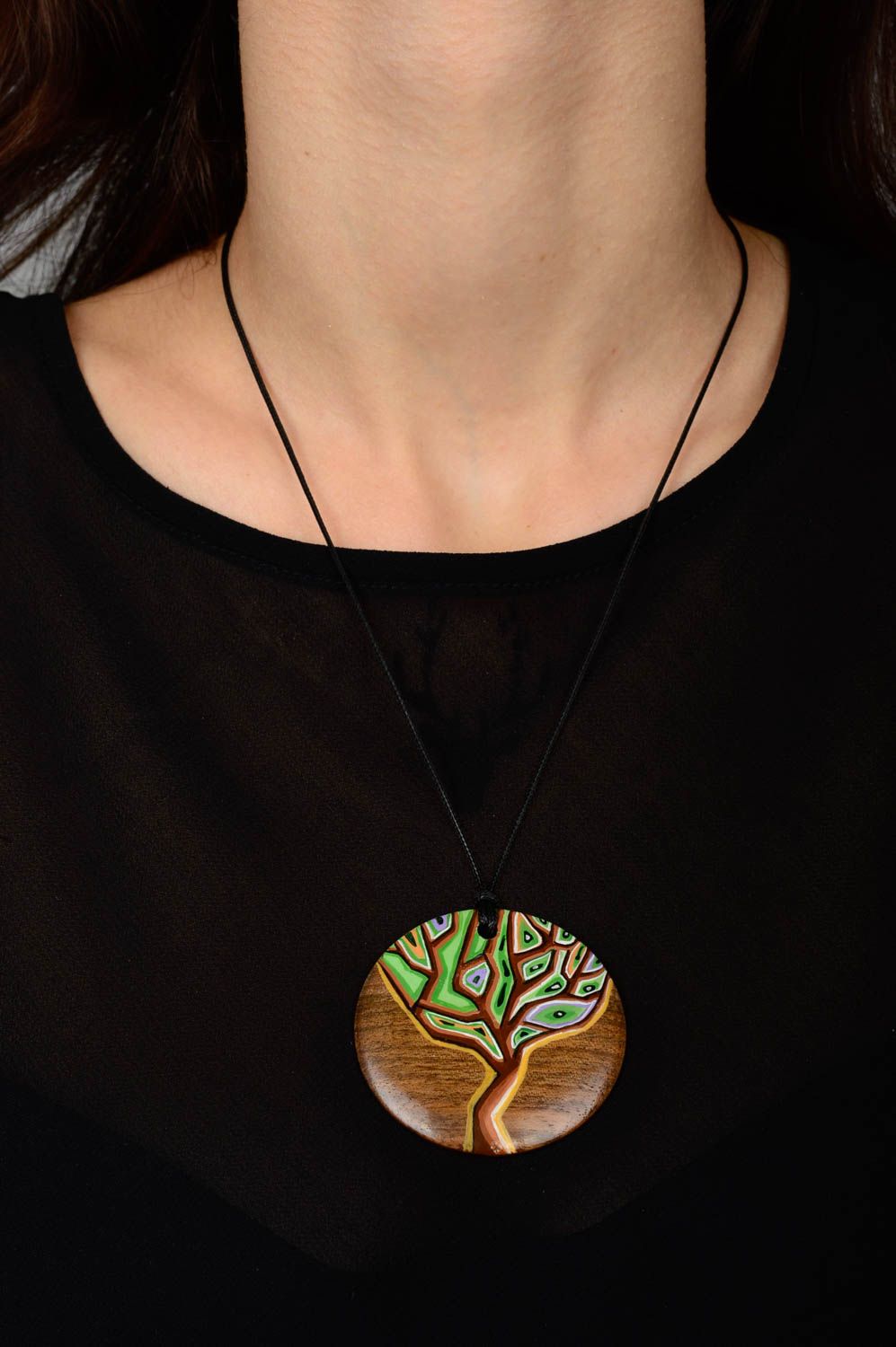 Pendentif bois naturel Bijou fait main peint rond tendance Accessoire femme photo 2