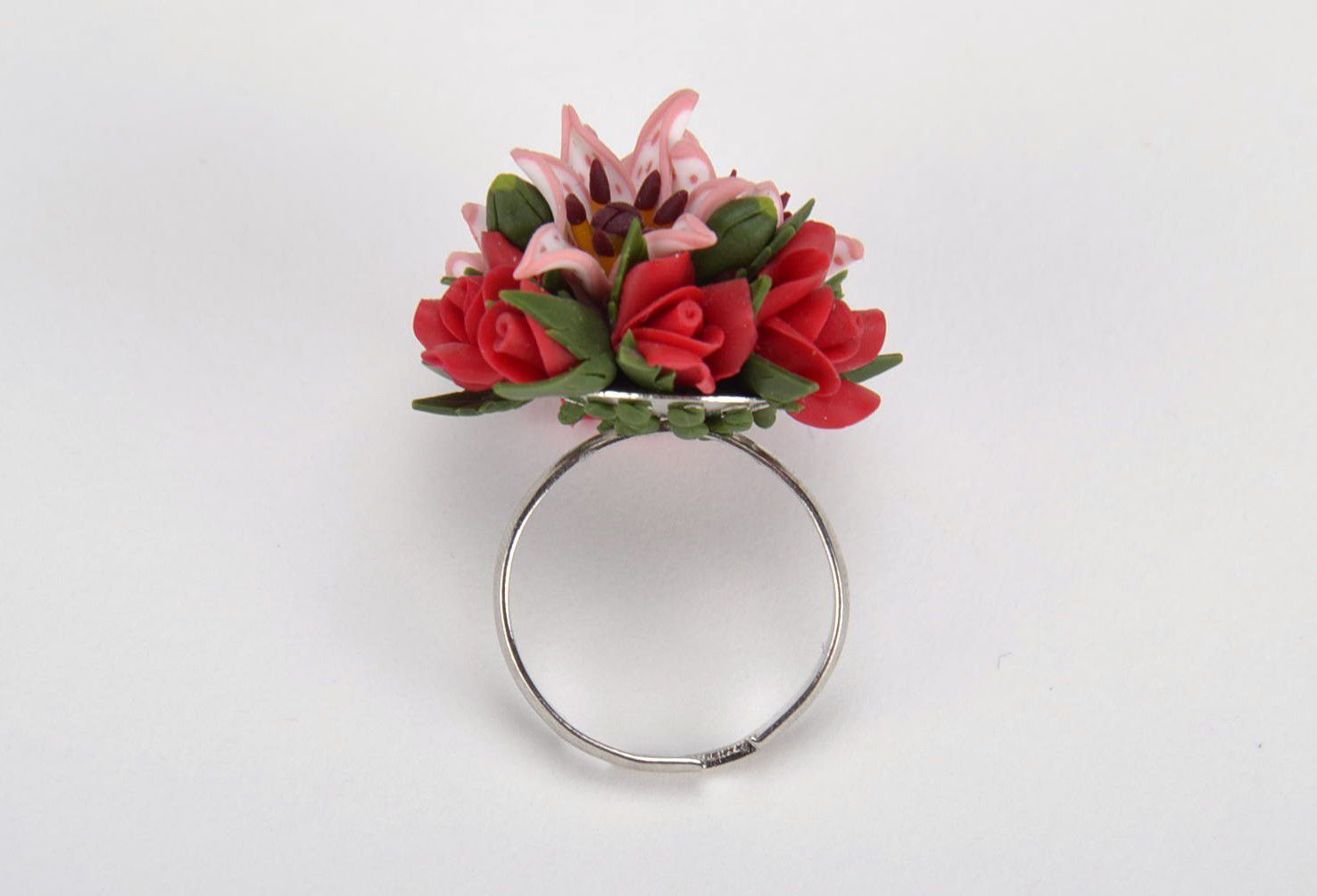 Ring mit Blumen aus Polymerton foto 3