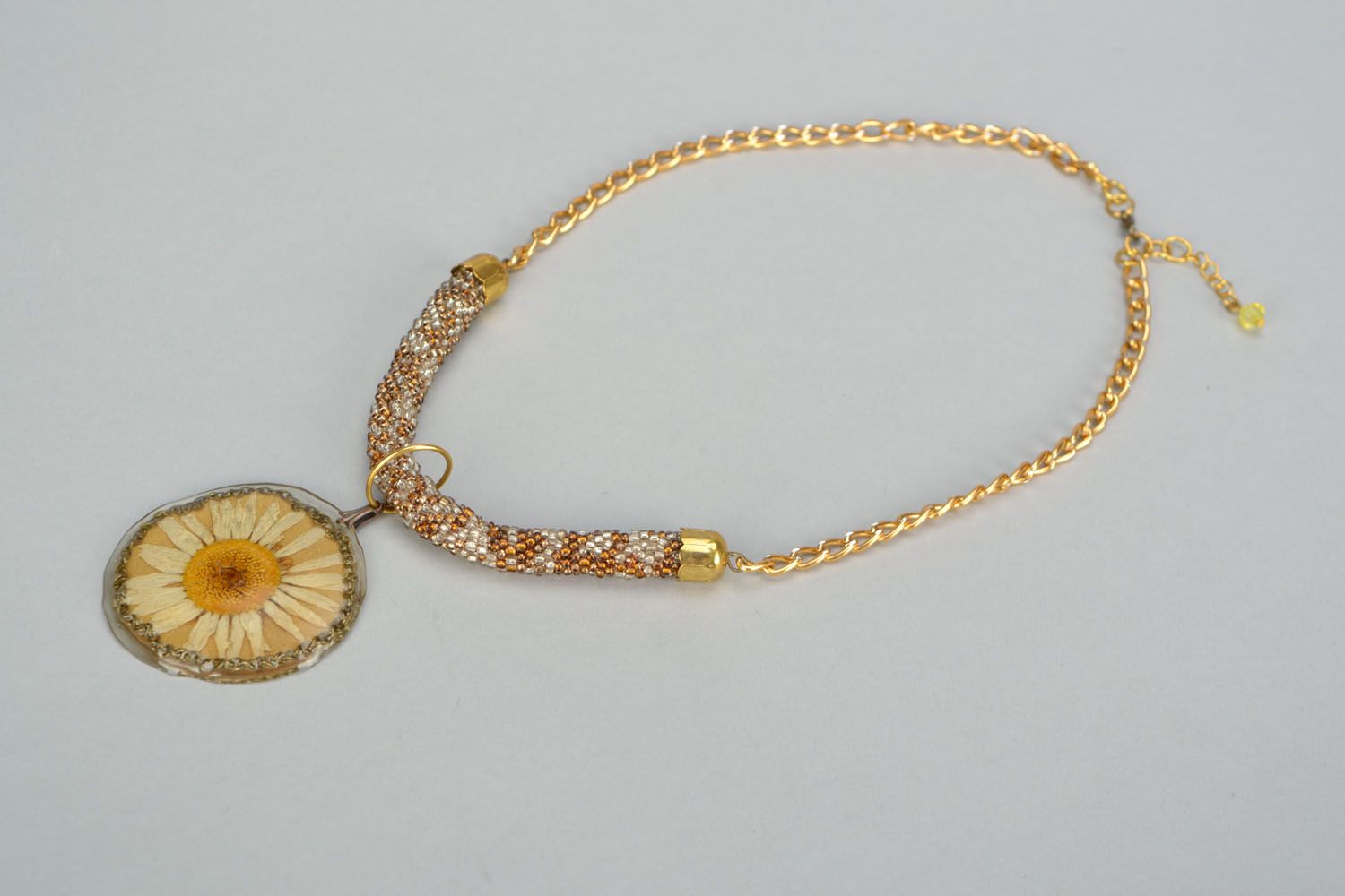 Beaded pendant with chamomile photo 2