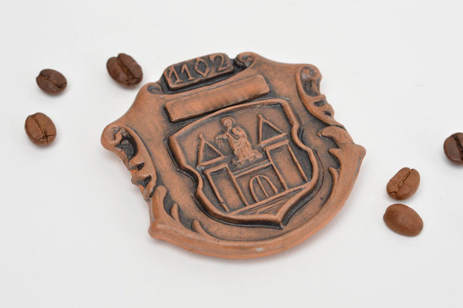 Magnet emblème modelé en céramique fait main pour frigo décoration originale photo 1