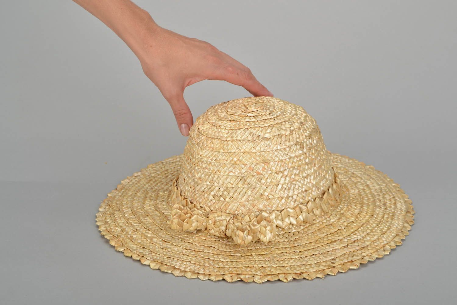Women's straw hat photo 2