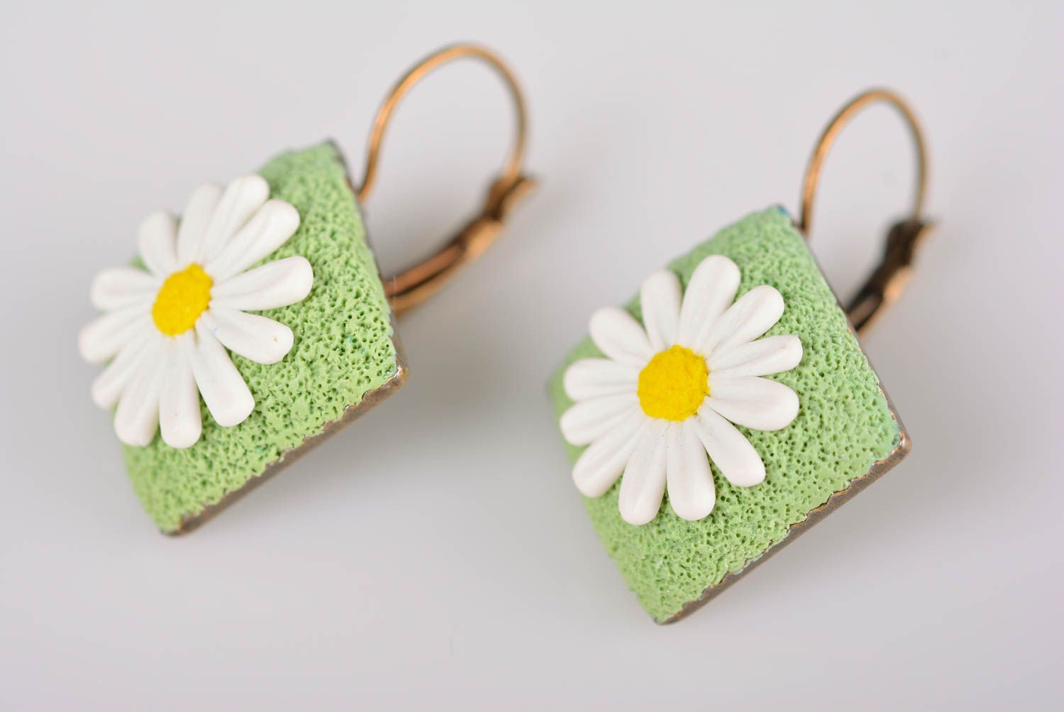 Handmade designer polymer clay dangle earrings with white chamomiles photo 1