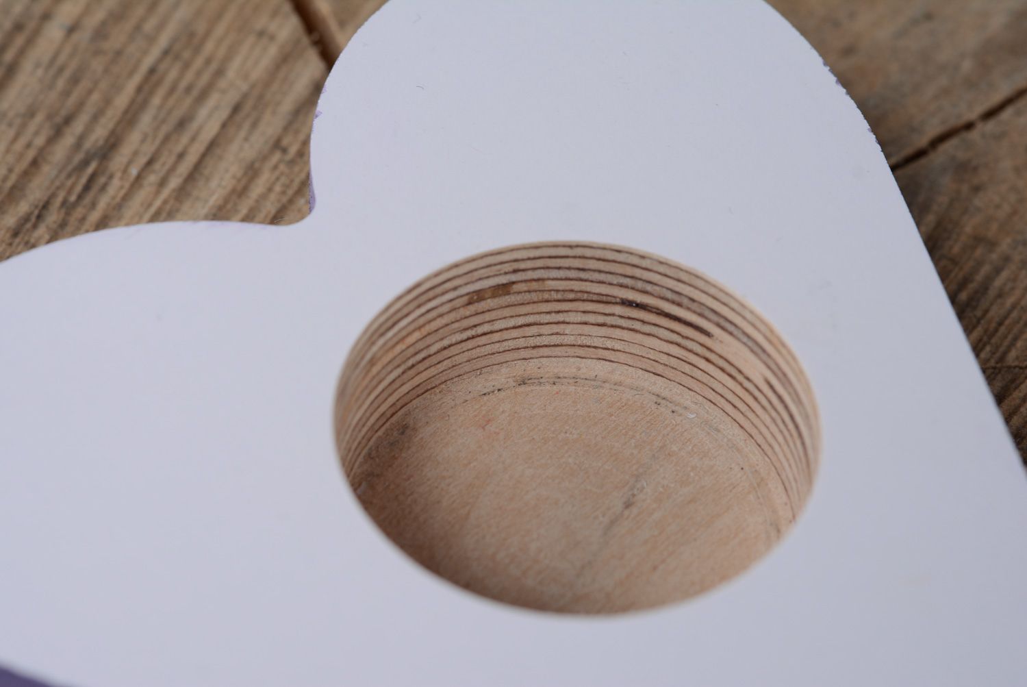 Candelero original con forma de corazón de chapa de madera  foto 3