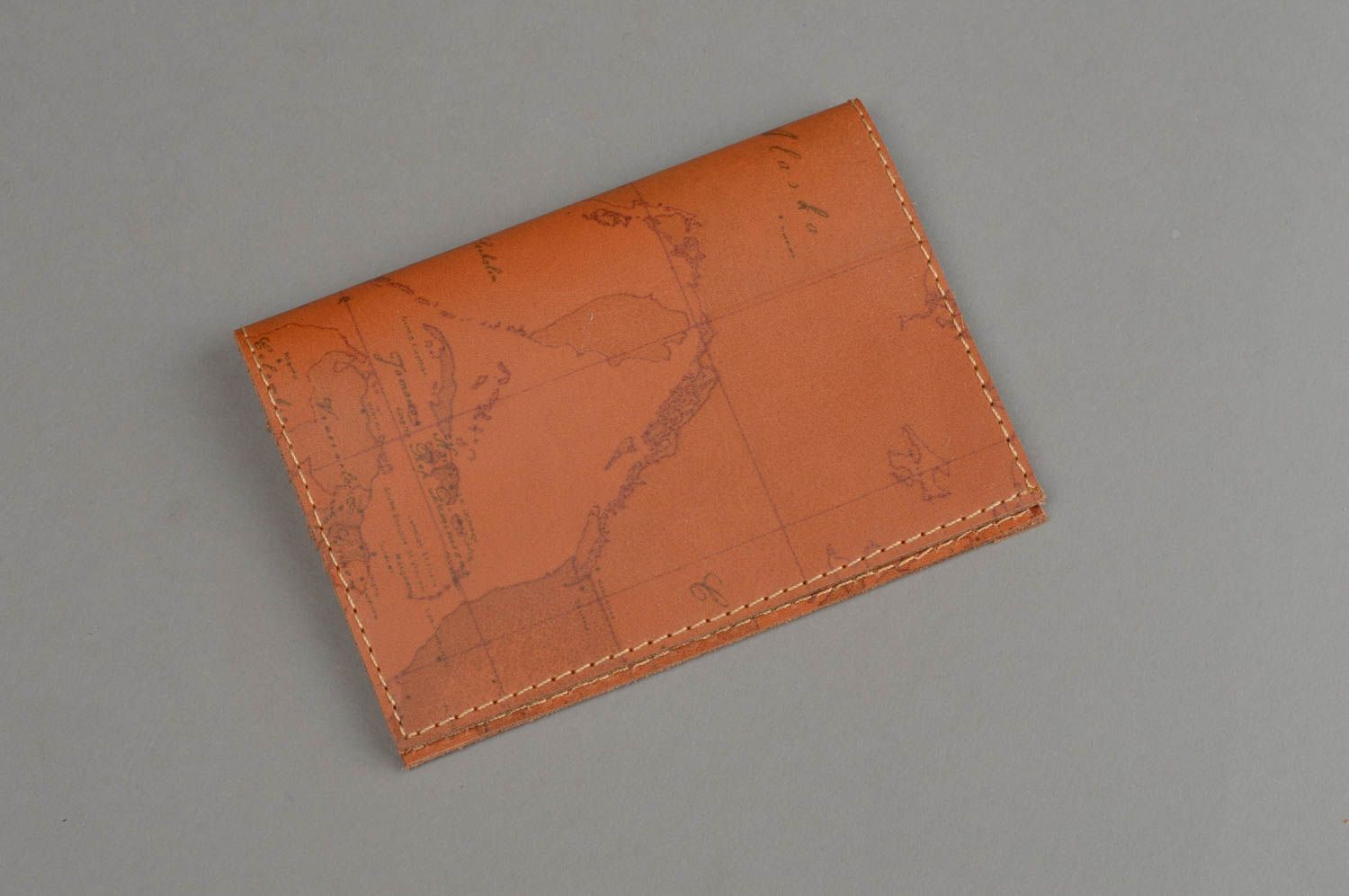 Кожаная обложка на паспорт и другие документы коричневая ручной работы Карта фото 2