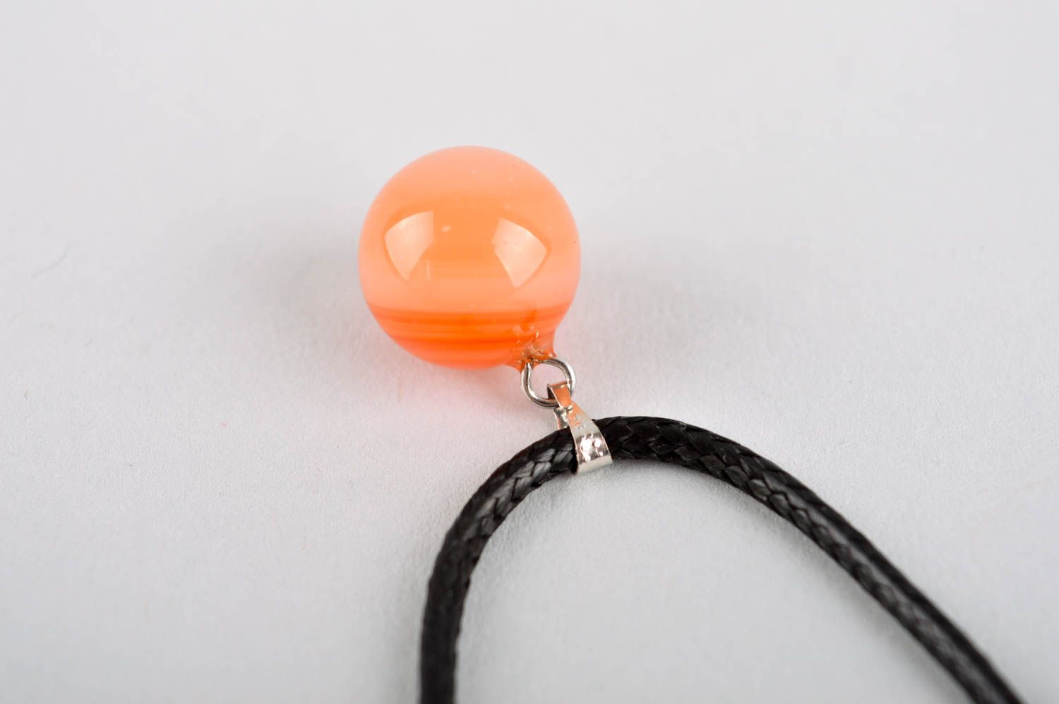 Pendentif orange en quartz Bijou fait main sur lacet rond Cadeau femme design photo 4