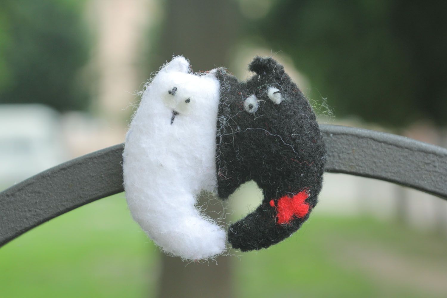 Fridge magnet Black Cat and White Lady-Cat photo 1