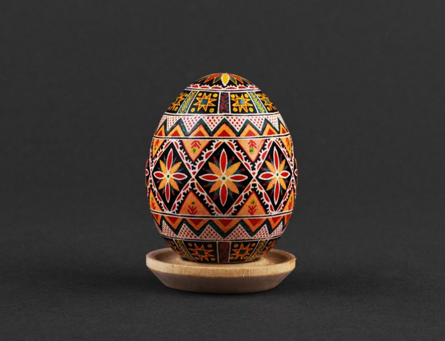 Easter egg with floral ornament photo 2