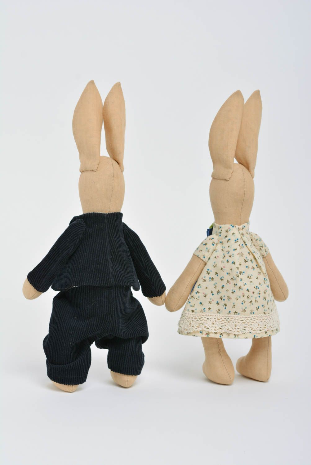 Набор мягких игрушек ручной работы зайцы из ткани 2 штуки для детей и декора фото 5