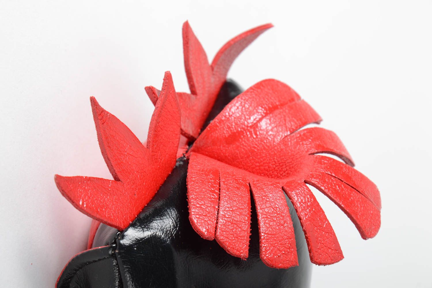 Hibou décoratif en cuir Jouet fait main rouge noir extravagant Déco maison photo 3