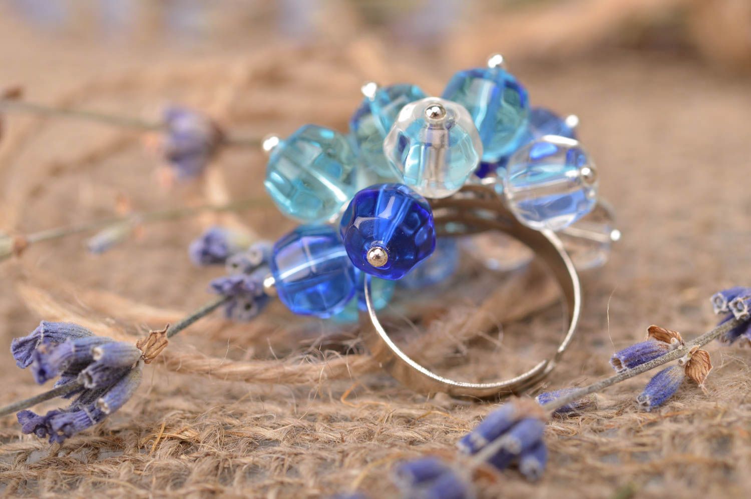 Bague fantaisie fait main Bijoux femme Cadeau original bleu perles en verre photo 1