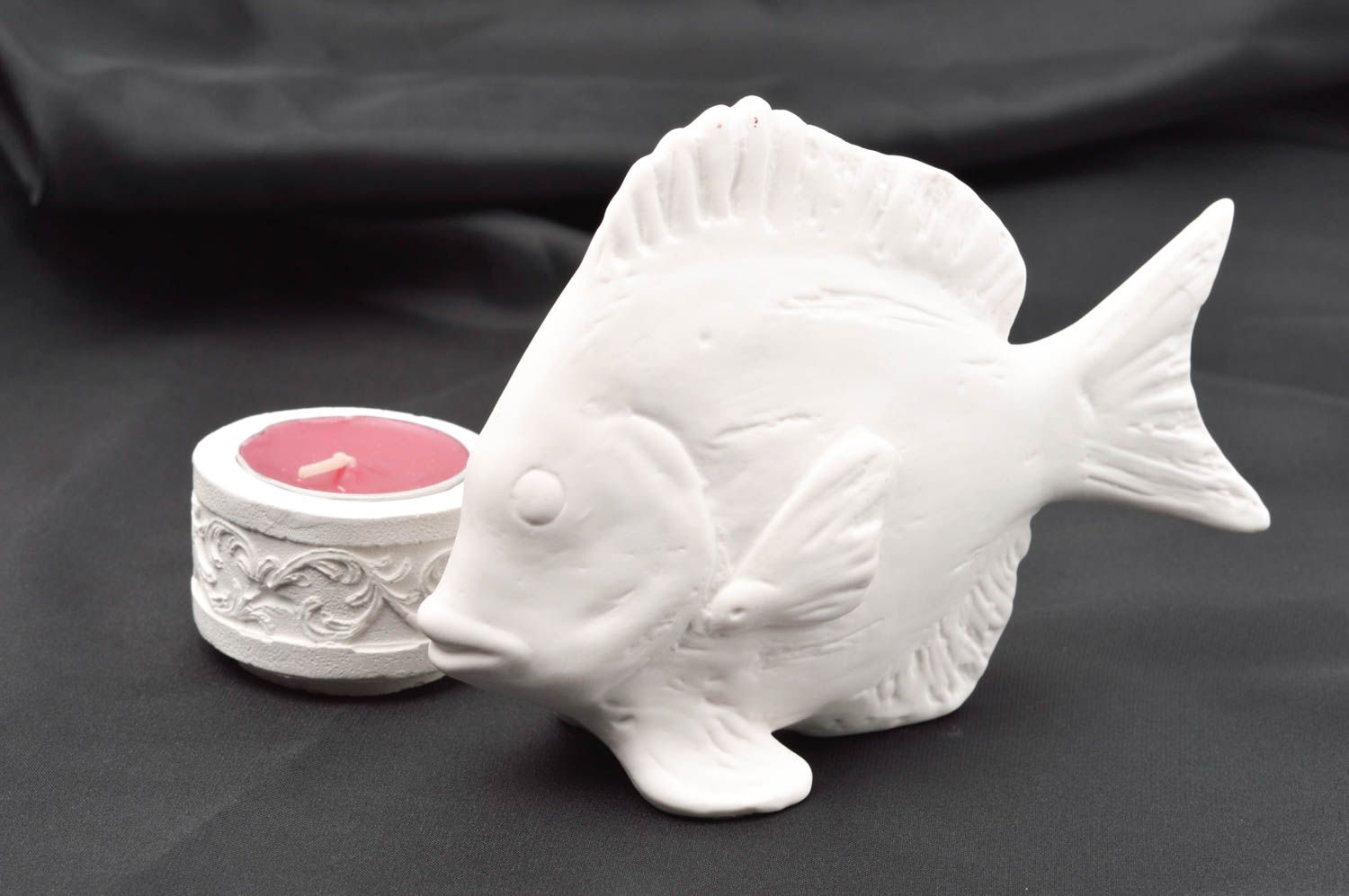 Figura de pez blanca figura hecha a mano de yeso elemento decorativo para casa
 foto 1