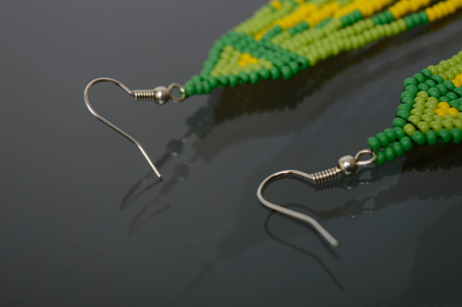 Lange grüne Ohrringe mit Glasperlen foto 5