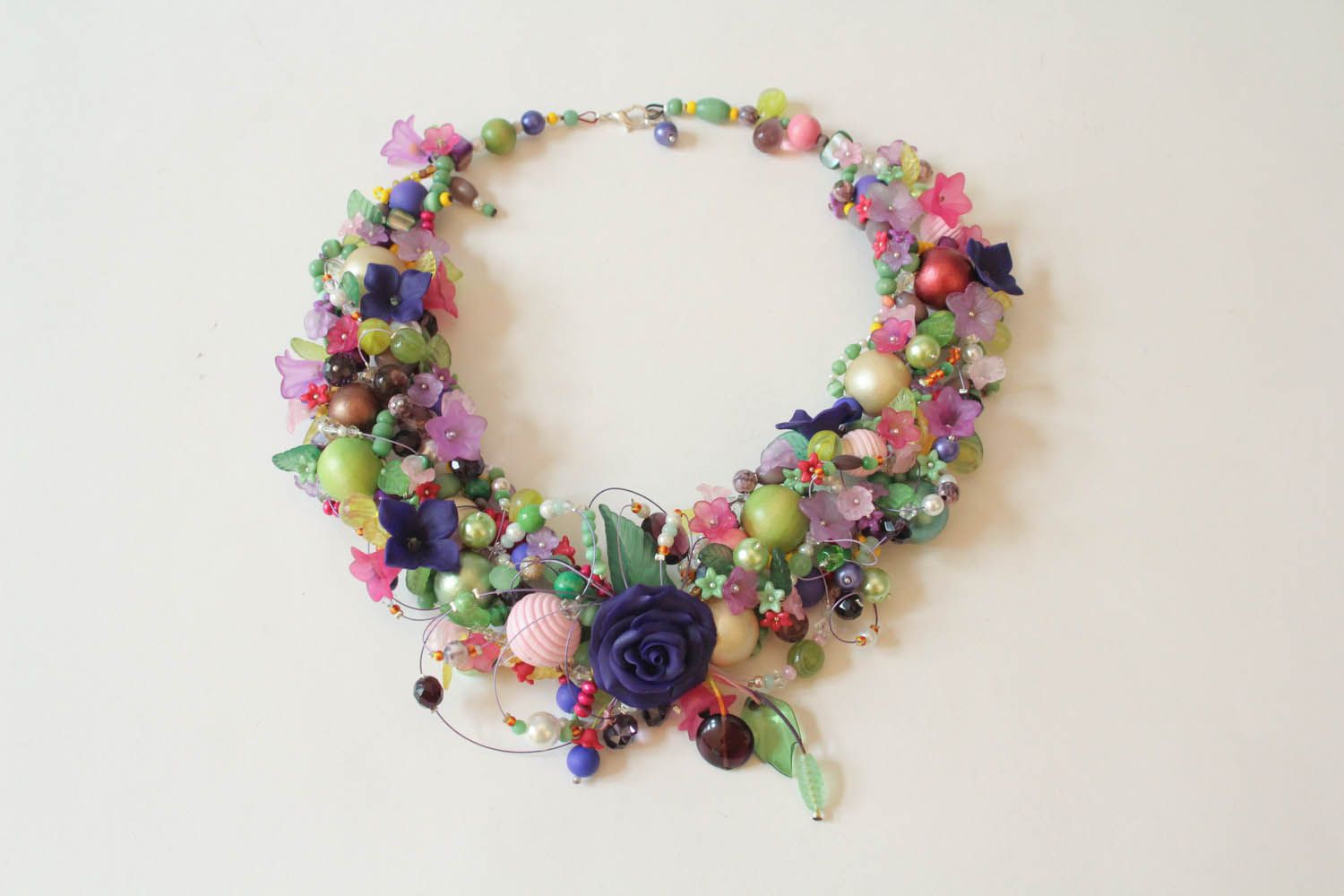 Multi coloured necklace photo 2