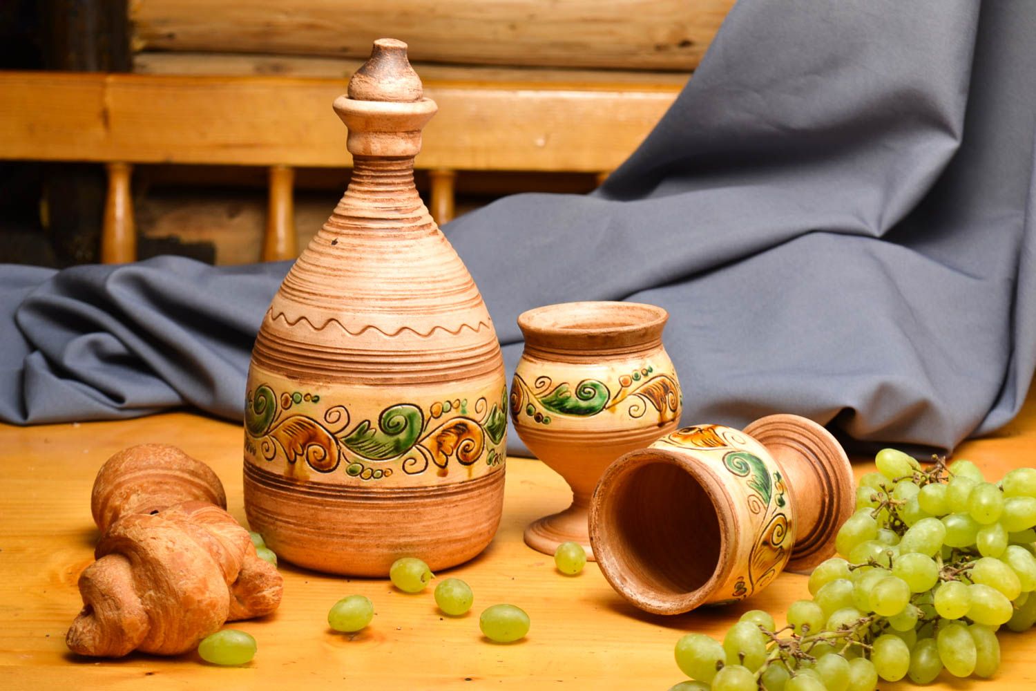 Handmade Keramik Flasche Trinkgläser Set schönes Geschirr bemalt aus Ton foto 1